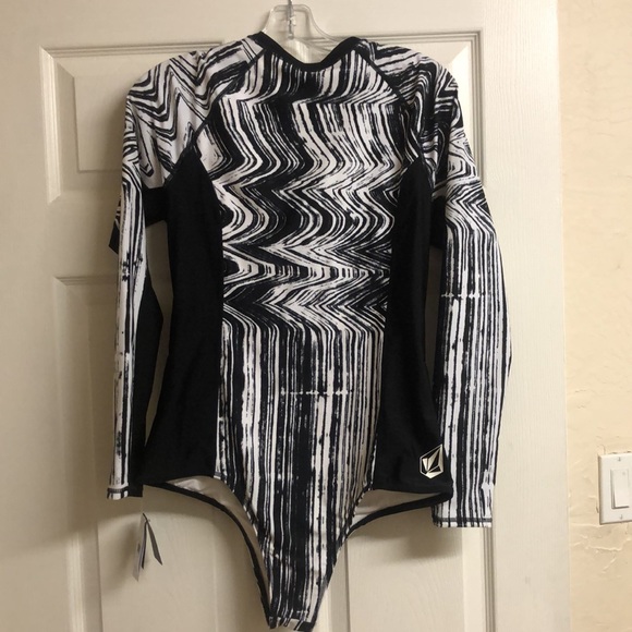 Volcom long sleeve one piece - Picture 2 of 6